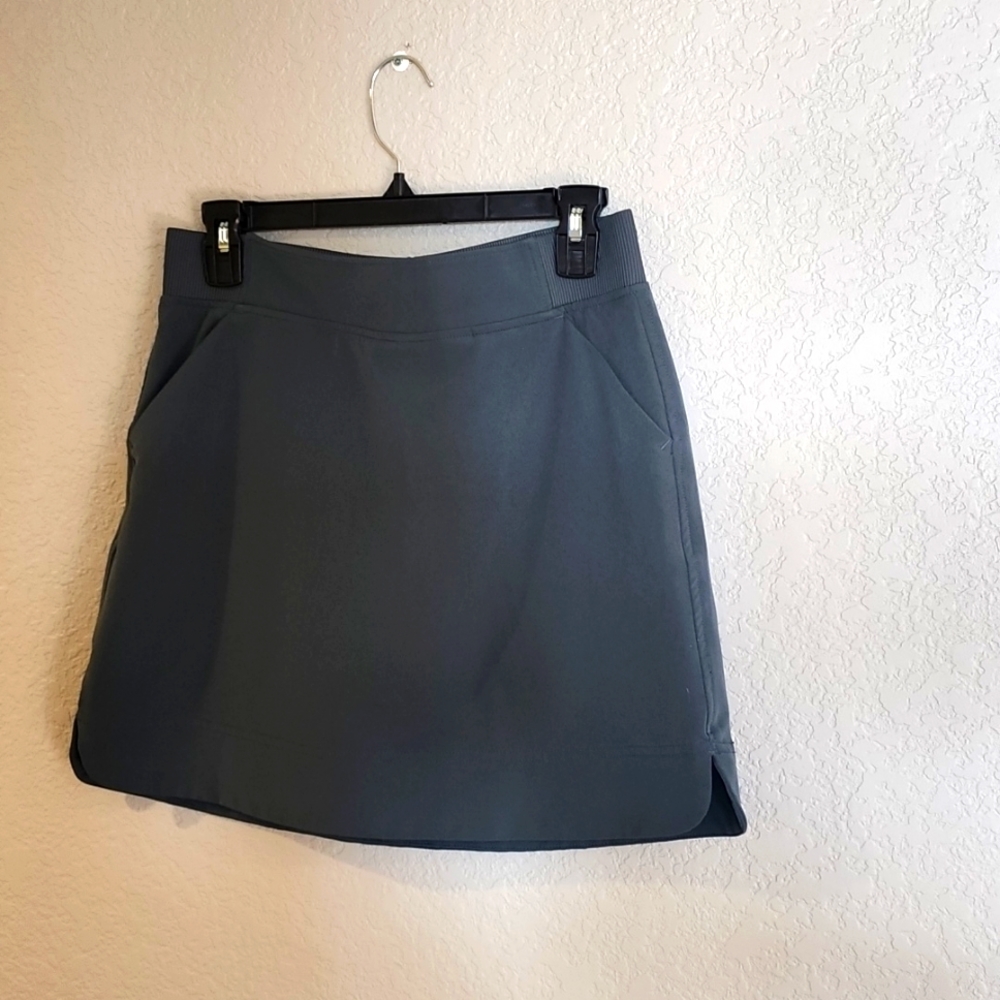 Awesome Skort! Skirt with shorts built in Small